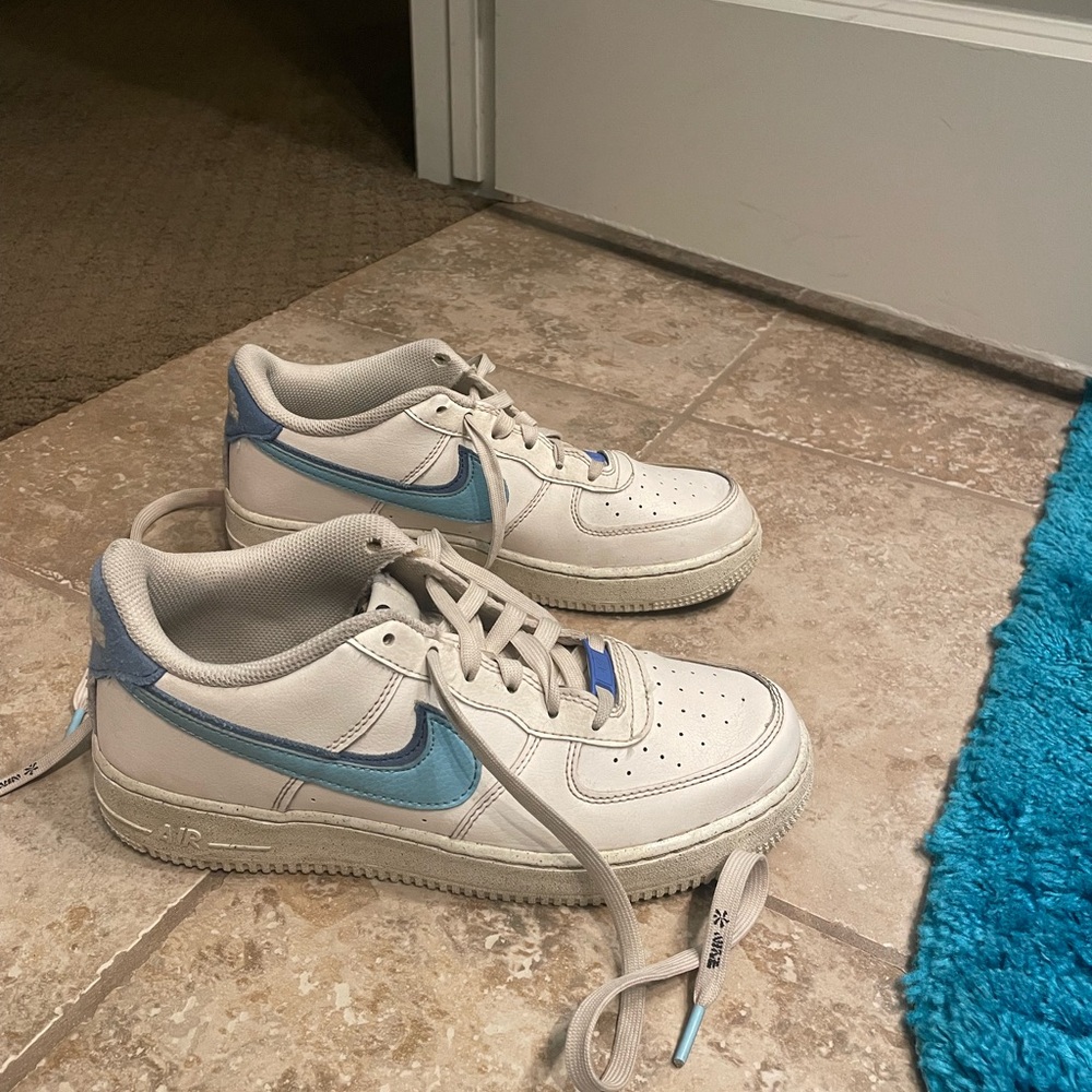 AIR FORCES, like new, white and blue design, special laces